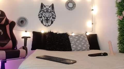 Snapshot of katy_van chatting on February 2025 08:44:02 AM Katy Van online show from February 2025 08:44:02 AM