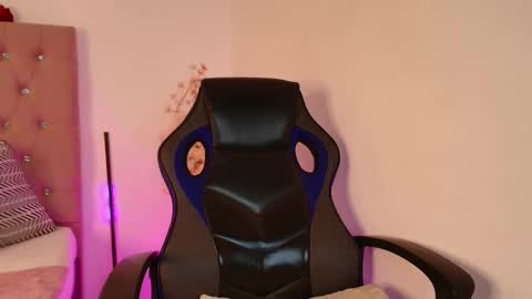 Snapshot of katy_van chatting on February 2025 08:50:02 AM Katy Van online show from February 2025 08:50:02 AM