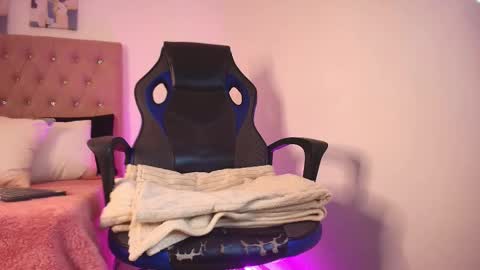 Snapshot of katy_van chatting on March 2025 05:14:02 AM Katy Van online show from March 2025 05:14:02 AM