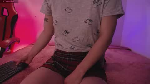 Snapshot of katy_van chatting on October 2025 08:41:01 PM Katy Van online show from October 2025 08:41:01 PM