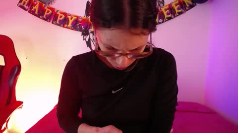 Snapshot of katy_van chatting on November 2025 08:33:02 PM Katy Van online show from November 2025 08:33:02 PM