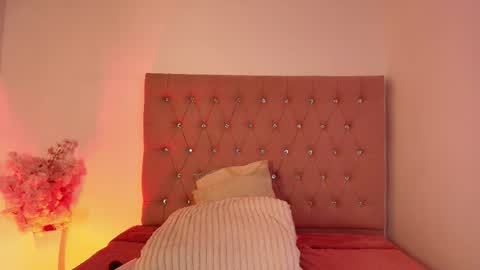 Snapshot of katy_van chatting on November 2025 08:47:02 AM Katy Van online show from November 2025 08:47:02 AM