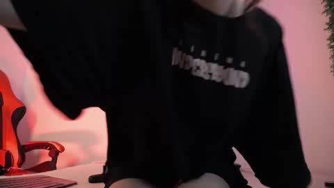 Snapshot of katy_van chatting on December 2025 08:47:01 PM Katy Van online show from December 2025 08:47:01 PM