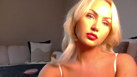 Snapshot of katyshuttt chatting on October 2025 05:09:02 PM Katy online show from October 2025 05:09:02 PM