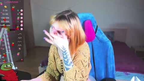 Snapshot of kawaii_power_uwu chatting on January 2025 11:12:02 AM Kira-chan  online show from January 2025 11:12:02 AM