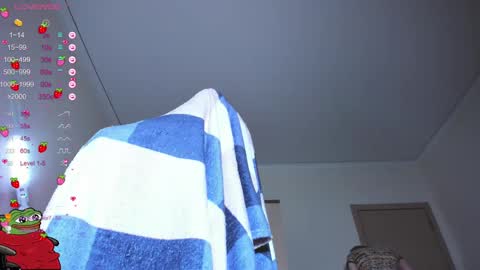 Snapshot of kawaii_power_uwu chatting on January 2025 03:37:01 PM Kira-chan  online show from January 2025 03:37:01 PM