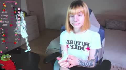 Snapshot of kawaii_power_uwu chatting on January 2025 08:32:02 AM Kira-chan  online show from January 2025 08:32:02 AM