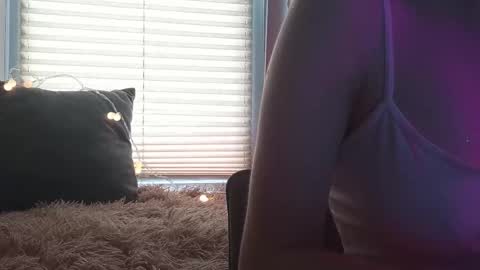 Kayla online show from September 2025 12:18:01 PM