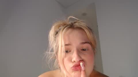 Snapshot of kaylaaaa111 chatting on February 2025 10:31:02 AM khaleesi online show from February 2025 10:31:02 AM