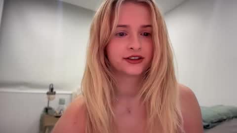 Snapshot of kaylaaaa111 chatting on September 2025 09:57:01 AM khaleesi online show from September 2025 09:57:01 AM