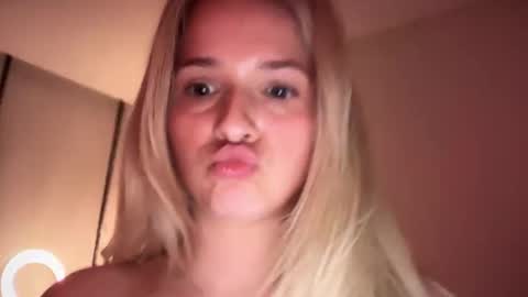 Snapshot of kaylaaaa111 chatting on October 2025 10:19:02 AM khaleesi online show from October 2025 10:19:02 AM