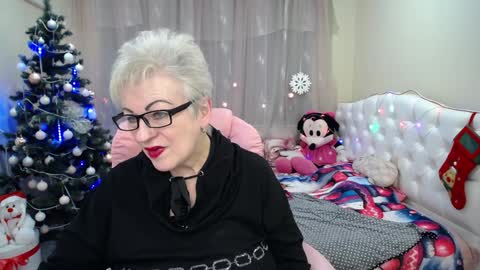 kaylesmoll online show from December 2024 10:44:02 PM