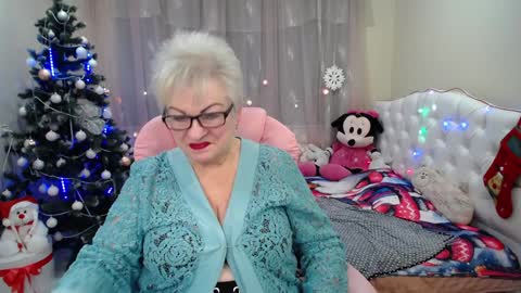 kaylesmoll online show from January 2025 01:52:02 AM