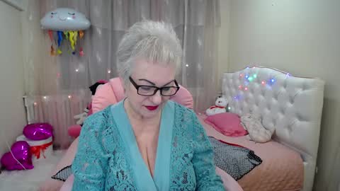 kaylesmoll online show from January 2025 05:30:01 AM