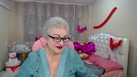 kaylesmoll online show from January 2025 09:48:02 PM