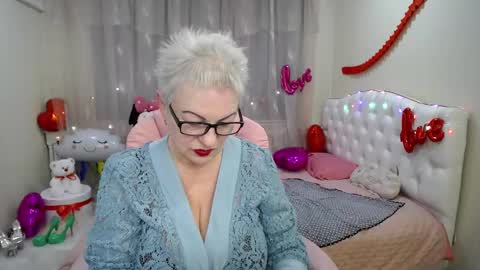 kaylesmoll online show from February 2025 02:58:01 AM