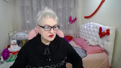 kaylesmoll online show from February 2025 12:25:01 AM