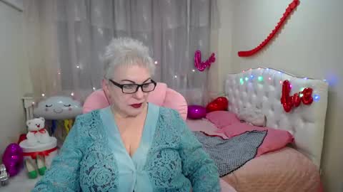 kaylesmoll online show from February 2025 04:52:01 AM