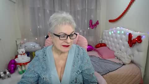kaylesmoll online show from March 2025 10:43:02 PM