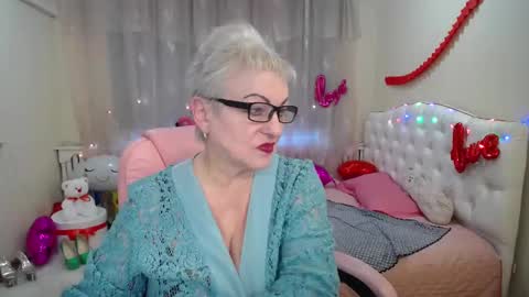 kaylesmoll online show from March 2025 05:28:01 AM