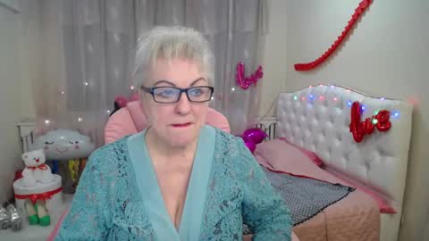 kaylesmoll online show from March 2025 05:02:01 AM