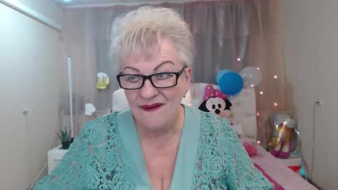 kaylesmoll online show from September 2025 06:44:02 PM