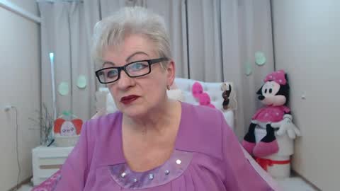 kaylesmoll online show from April 2026 06:50:01 PM