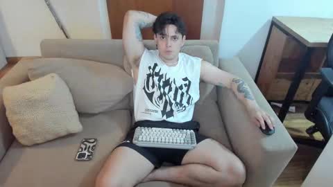 Snapshot of kaynn_b chatting on February 2025 01:04:02 AM kaynn_b online show from February 2025 01:04:02 AM