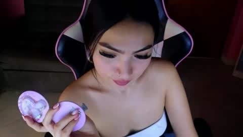 Snapshot of keeiity_moon chatting on May 2026 01:30:01 PM keeiity_moon online show from May 2026 01:30:01 PM