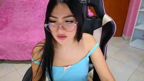 Snapshot of keeiity_moon chatting on May 2026 05:31:01 PM keeiity_moon online show from May 2026 05:31:01 PM