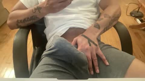 Keesey23 online show from December 2025 04:17:02 AM