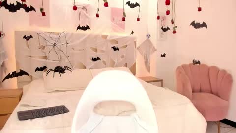 Amy Azaela  online show from October 2025 10:44:01 PM