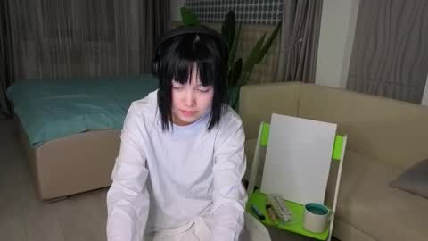 Kira online show from December 2025 04:01:02 PM