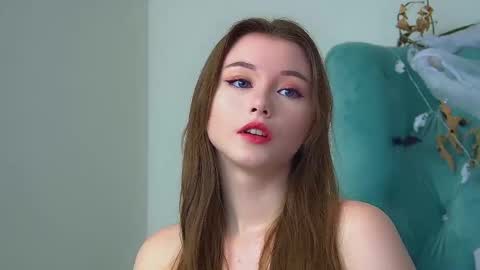 Keira online show from October 2025 06:32:01 PM