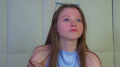 Keira online show from November 2025 06:28:02 PM