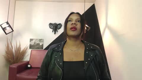 Snapshot of keiraluna chatting on December 2025 07:18:01 PM online show from December 2025 07:18:01 PM