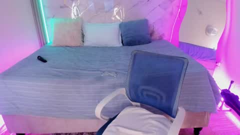 Keisy  online show from April 2026 01:58:02 PM