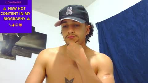 Snapshot of keivid_2303 chatting on January 2025 04:17:02 AM david online show from January 2025 04:17:02 AM