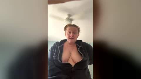 kellilyn10 online show from April 2026 03:10:02 PM