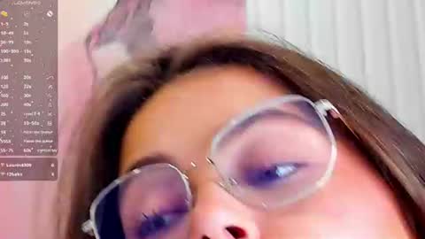Snapshot of kelly_cuutie chatting on June 2026 01:43:02 AM Kelly online show from June 2026 01:43:02 AM