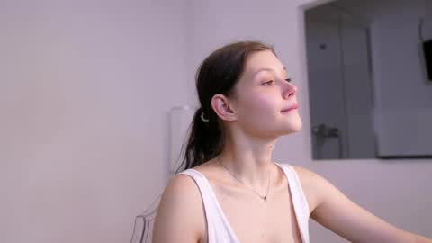 Snapshot of kelly_ember chatting on January 2025 05:33:01 PM KELLY online show from January 2025 05:33:01 PM