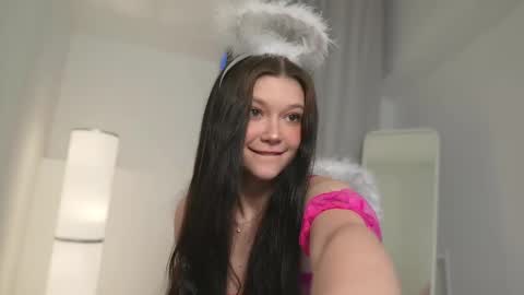 Snapshot of kelly_ember chatting on February 2025 02:33:02 PM KELLY online show from February 2025 02:33:02 PM