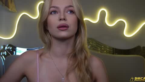 Kelly online show from October 2025 05:16:02 AM