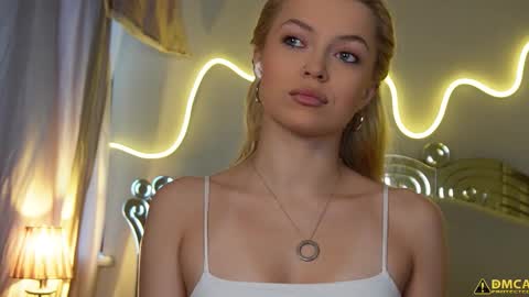 Kelly online show from November 2025 05:40:02 AM