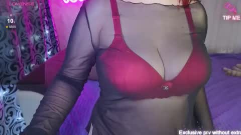 Snapshot of kellycrystall chatting on December 2025 08:10:02 AM kellycrystall online show from December 2025 08:10:02 AM