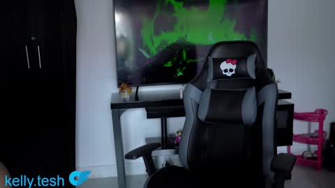 Kelly online show from November 2025 04:40:01 PM