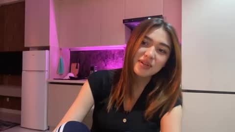 Luna online show from April 2026 06:10:01 PM