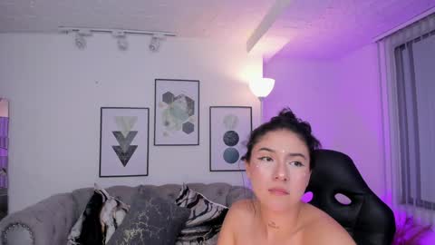 Snapshot of kendaall_jenner chatting on January 2025 05:09:01 AM Kendall Jenner online show from January 2025 05:09:01 AM