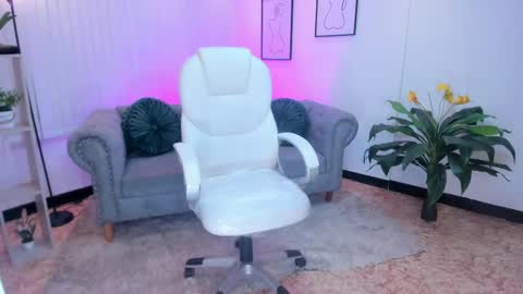 Snapshot of kendaall_jenner chatting on February 2025 04:25:01 AM Kendall Jenner online show from February 2025 04:25:01 AM