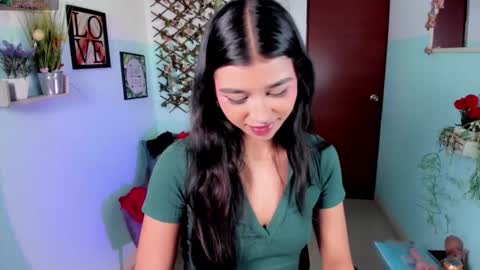 Carolina  online show from September 2025 03:50:02 PM